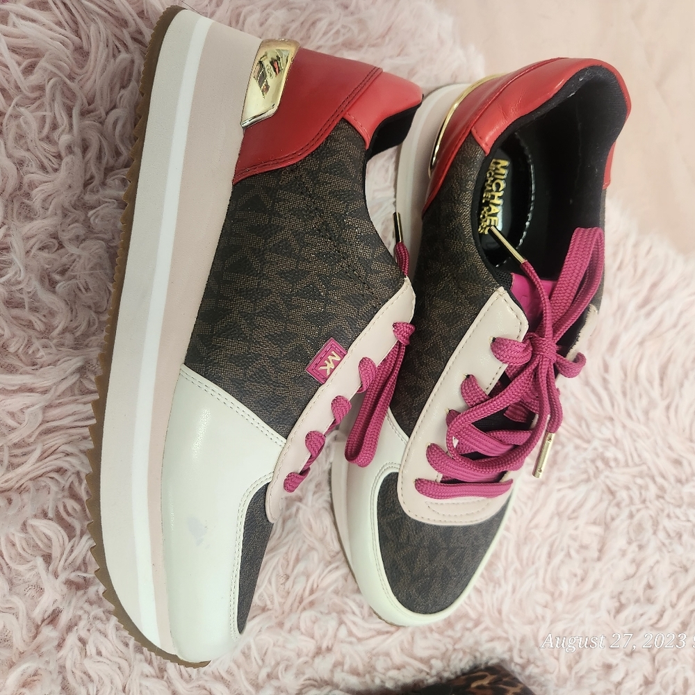 Michael Kors Sneakers brand new size 6.5